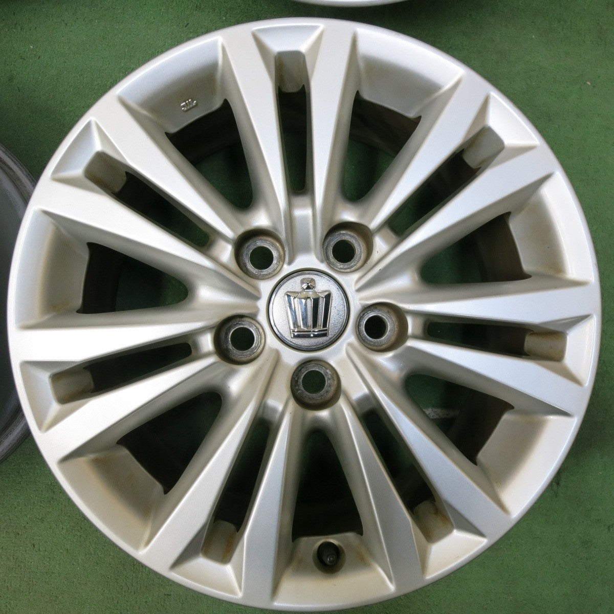 4本価格★トヨタ 210系 クラウン ロイヤル 純正 ホイール 16インチ 16×7J PCD114.3/5H★5012211SYホ