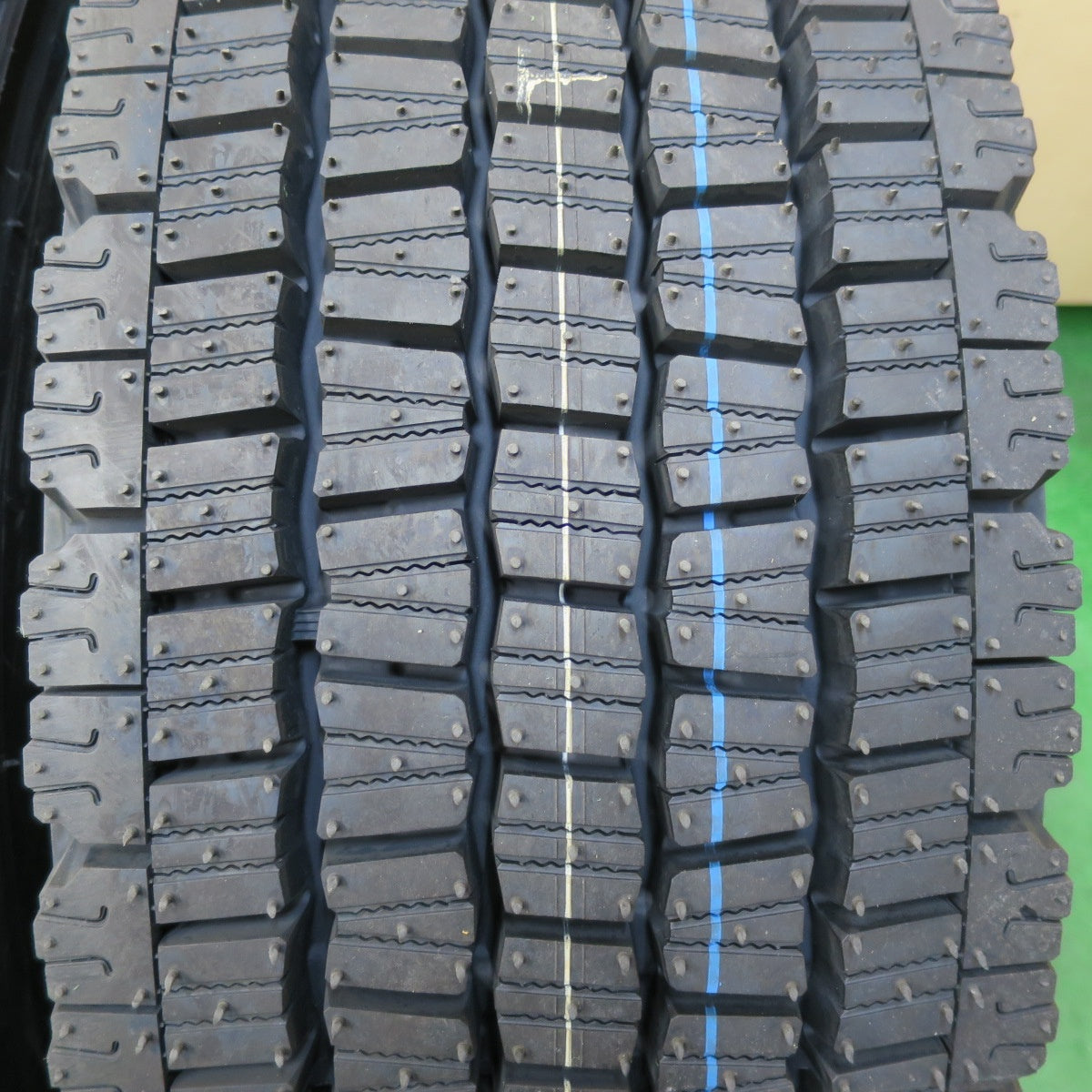 [送料無料] 未使用！24年★トラック タイヤ 245/70R19.5 136/134J スタッドレス ダンロップ デクテス SP081 DECTES 19.5インチ★4120905イスタ