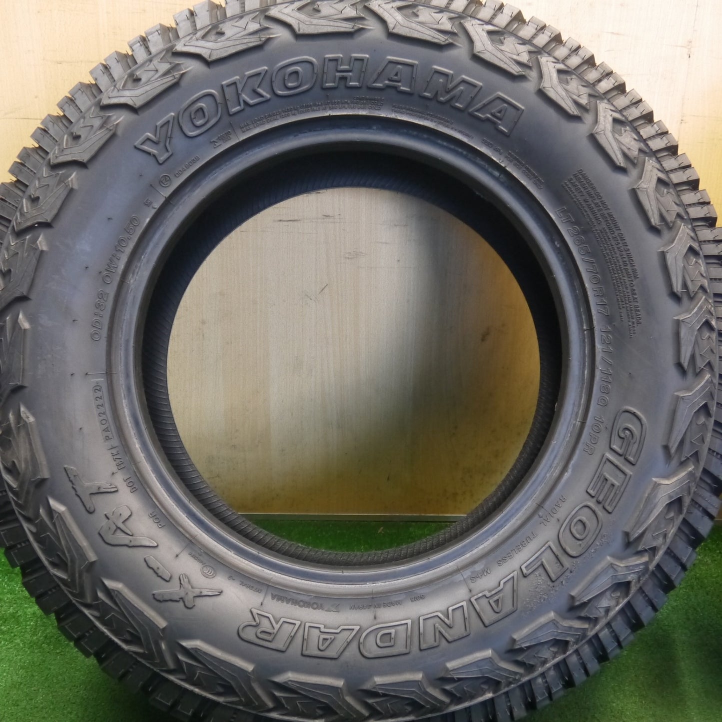 バリ溝！22年！9.5分★265/70R17 121/118Q 10PR ヨコハマ ジオランダー X-AT タイヤ 17インチ ランクル プラド FJクルーザー 等★6071406Hノタ