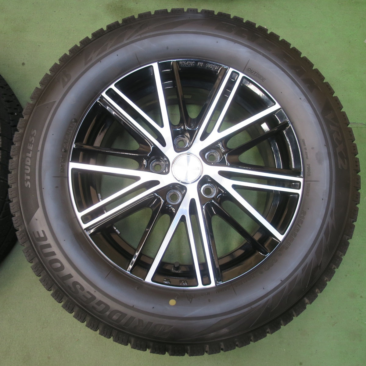バリ溝！キレイ！9分◎スタッドレス 215/65R16 ブリヂストン ブリザック VRX2 ECO FORME CRS161 エコフォルム 16インチ PCD114.3/5H◎6072002イス