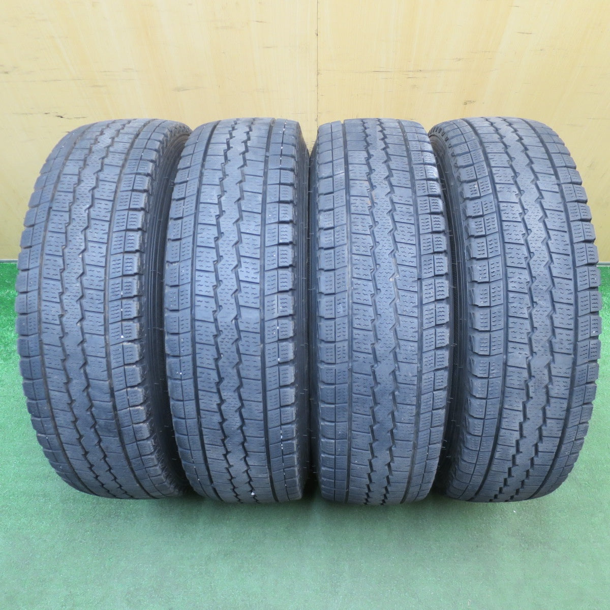 バリ溝！8.5分★スタッドレス 195/80R15 107/105L ダンロップ ウインターマックス SV01 スチール ホイール 15インチ PCD139.7/6H★6032203NJス