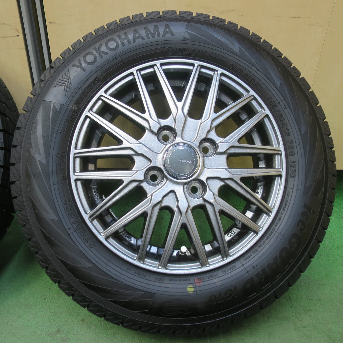 バリ溝！25年！キレイ！ほぼ10分◎スタッドレス 145/80R13 ヨコハマ アイスガード iG70 GRASS グラス 13インチ PCD100/4H◎6100805イス