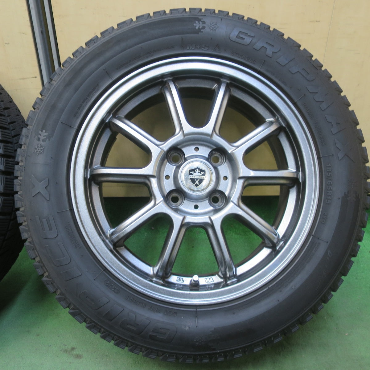 キレイ！22年◎スタッドレス 185/65R15 グリップマックス GRIP ICE X ESTROSA エステローザ 15インチ PCD100/4H◎6081608イス