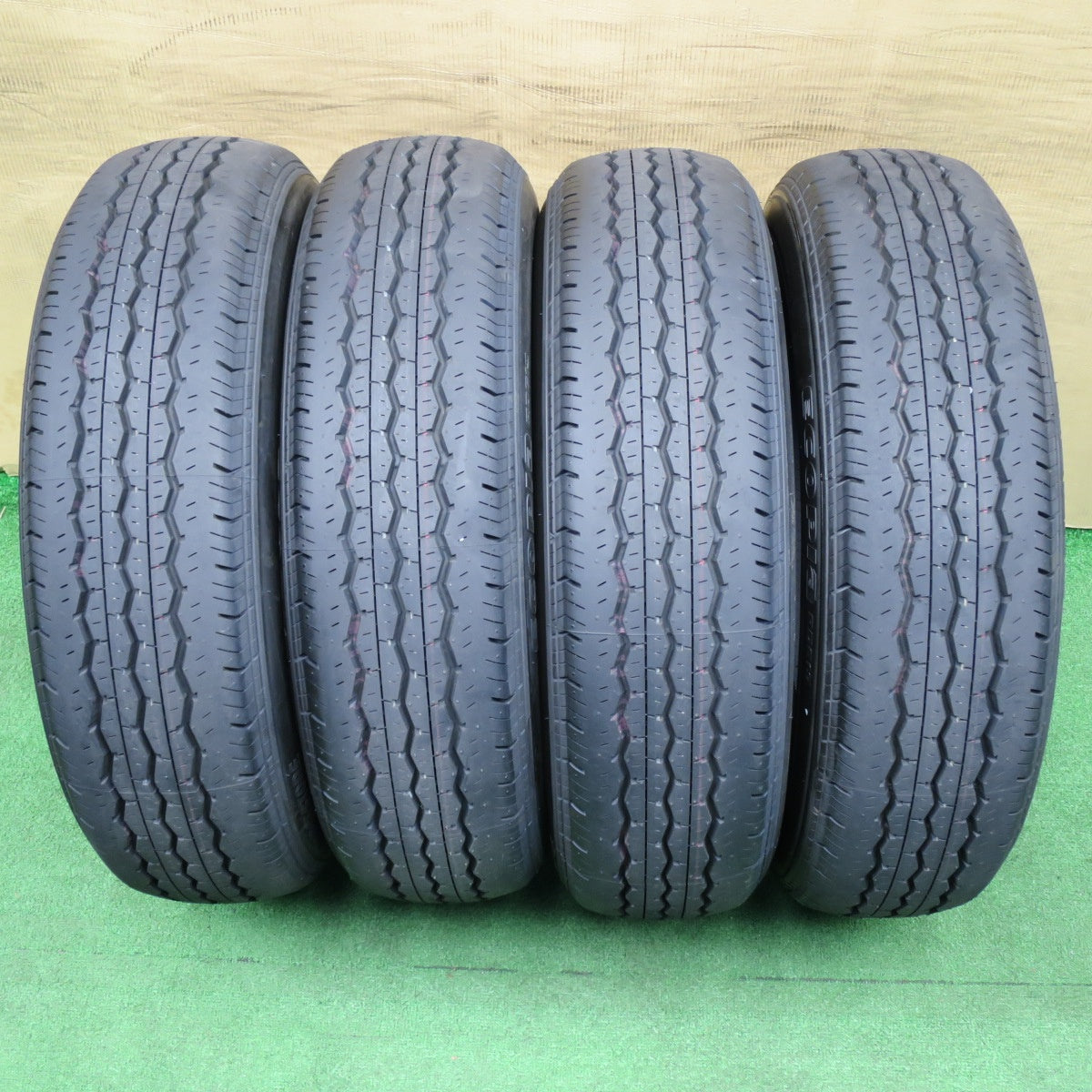 新車外し！25年★195/80R15 107/105S ブリヂストン エコピア RD613 タイヤ 15インチ ハイエース レジアスエース キャラバン 等★6030803NKノタ