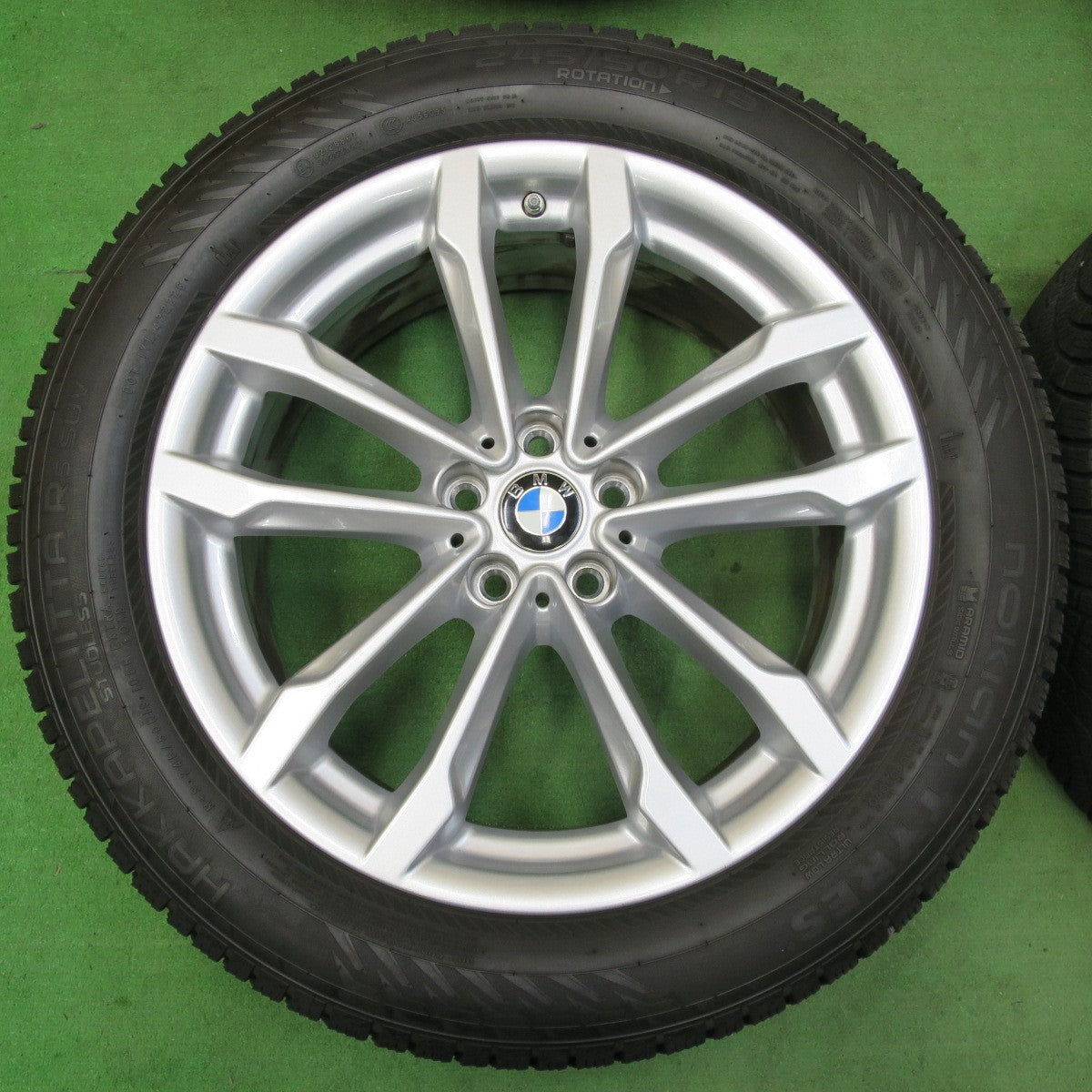 [送料無料] センサー付！バリ溝！22年！キレイ！9.5分以上★BMW X3 X4 純正 245/50R19 スタッドレス ノキアン タイヤ ハッカペリッタ R5 SUV 19インチ PCD112/5H★4112502イス
