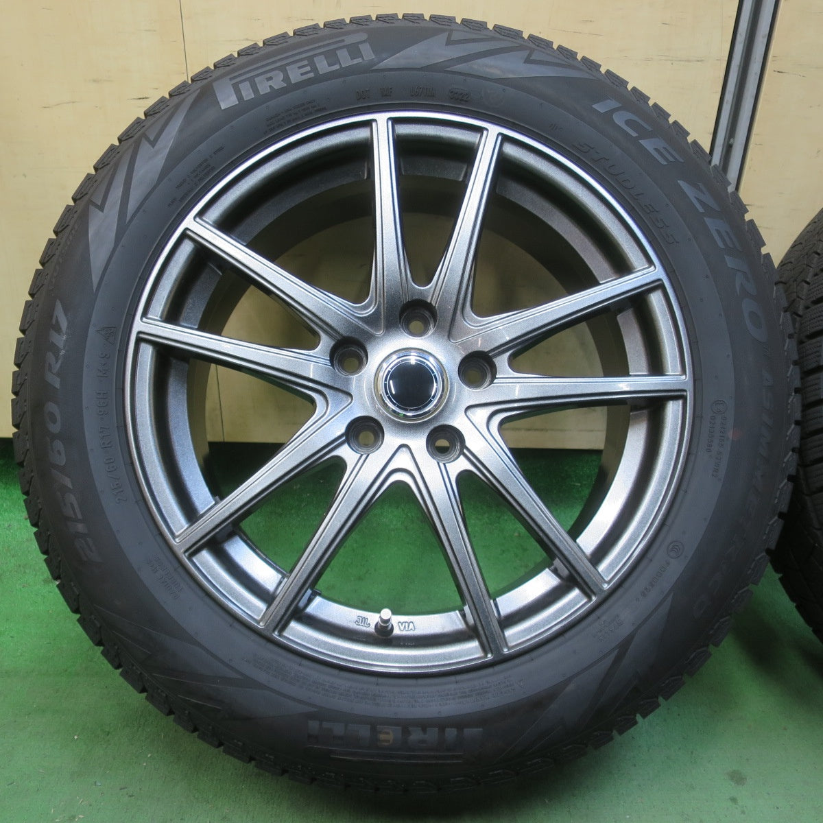 バリ溝！22年！キレイ！9分★スタッドレス 215/60R17 ピレリ アイスゼロ アシンメトリコ 社外 アルミ 17インチ PCD114.3/5H★6012712イス