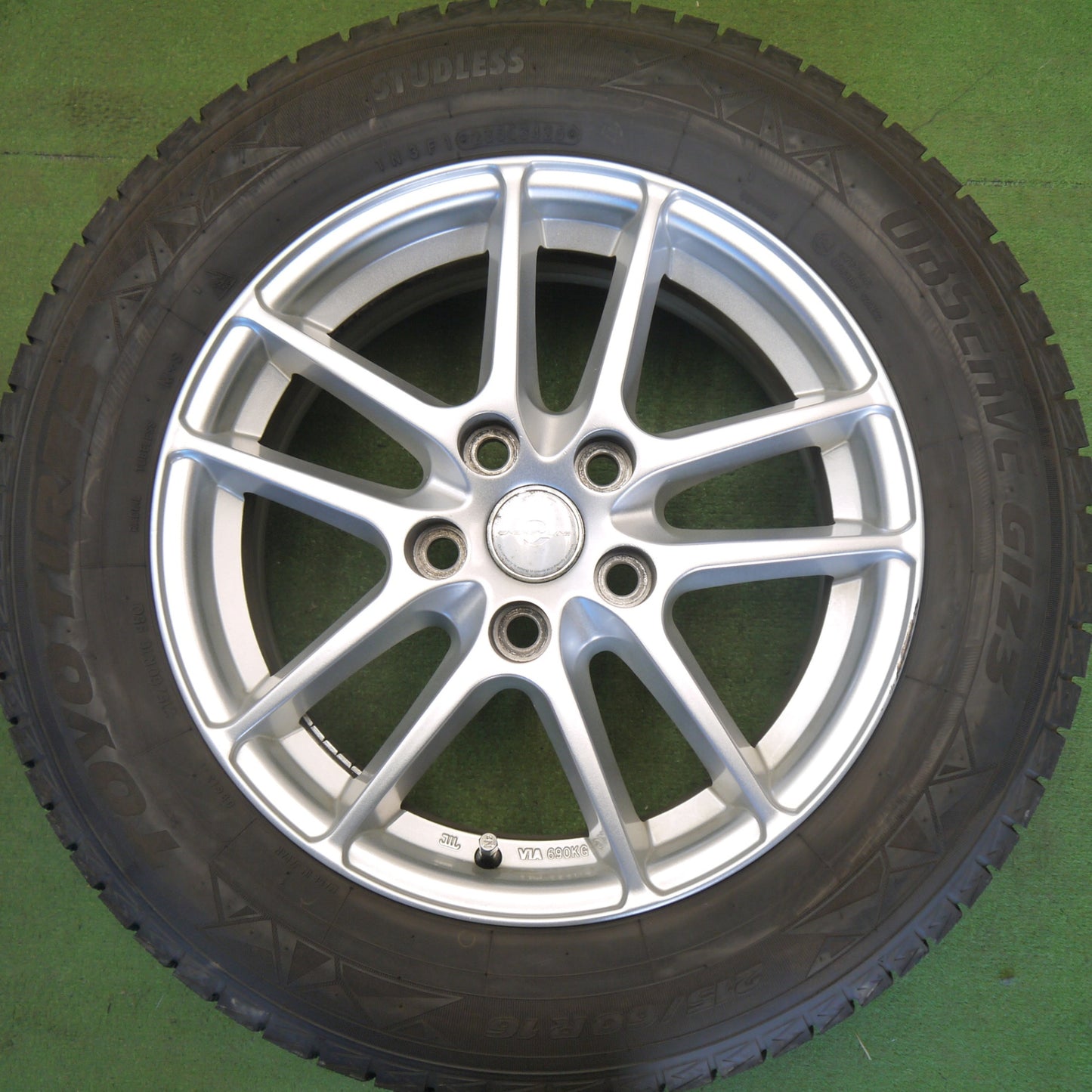バリ溝！25年！キレイ！ほぼ10分★スタッドレス 215/60R16 トーヨー オブザーブ GIZ3 ENERGYLINE エナジーライン 16インチ PCD114.3/5H★6041405Hス