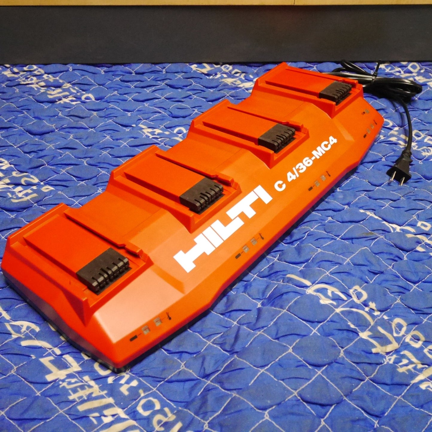 [送料無料] ☆HILTI ヒルティ マルチ チャージャー 4個口 充電器 C4/36-MC4 01 7.2V-36V 電動 工具に 100V③☆