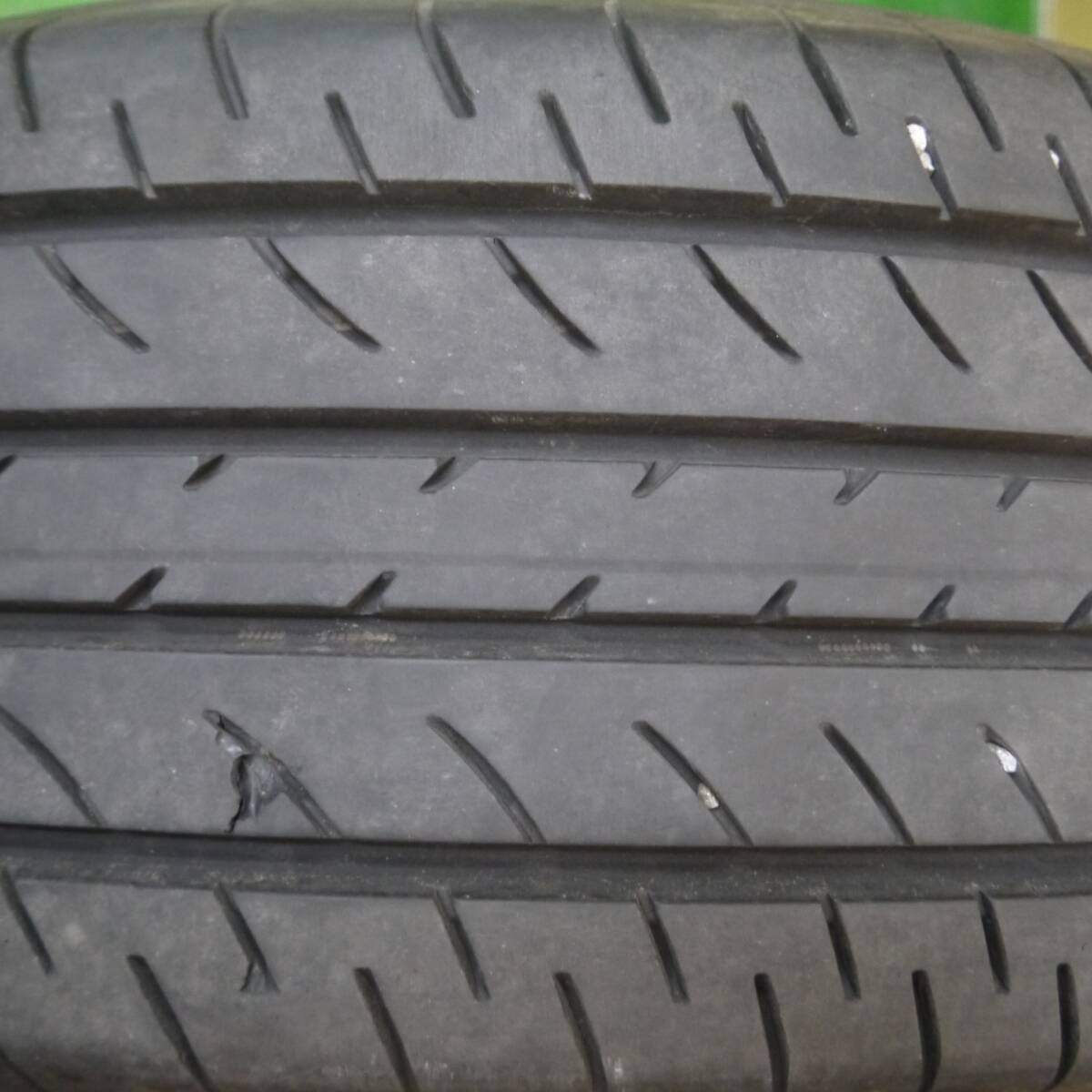 [送料無料] バリ溝 22年 8.5分★215/65R16 ヨコハマ ブルーアース E51 E51A タイヤ 16インチ ヴェルファイア アルファード エルグランド 等★4122501Hノタ