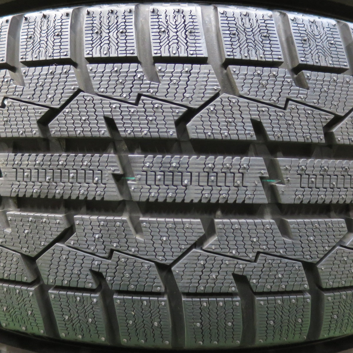 [送料無料] タイヤほぼ未使用！22年！キレイ★スタッドレス 215/60R16 トーヨー オブザーブ ガリット GIZ SCHNEIDER MiD シュナイダー 16インチ PCD114.3/5H★5031305イス