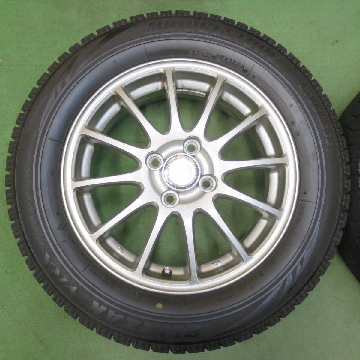 バリ溝！8.5分★スタッドレス 185/65R15 ブリヂストン ブリザック VRX ECO FORME エコフォルム 15インチ PCD100/4H★5120609イス