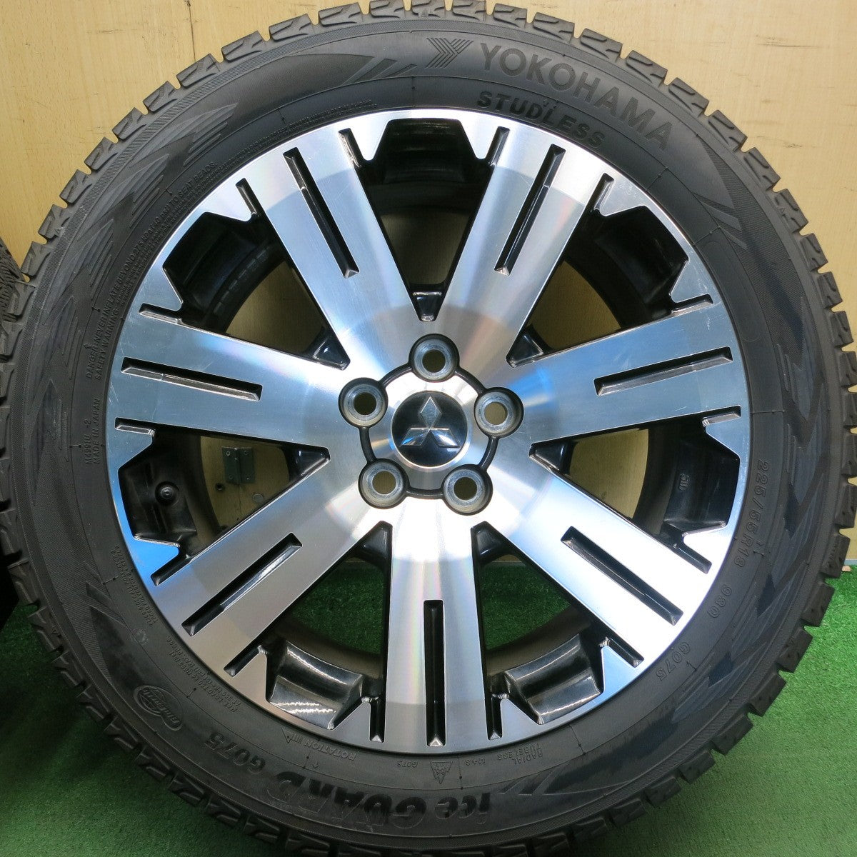 バリ溝！24年！9.5分◎三菱 デリカ D:5 純正 225/55R18 スタッドレス ヨコハマ アイスガード G075 18インチ D5 PCD114.3/5H◎6082302HAス