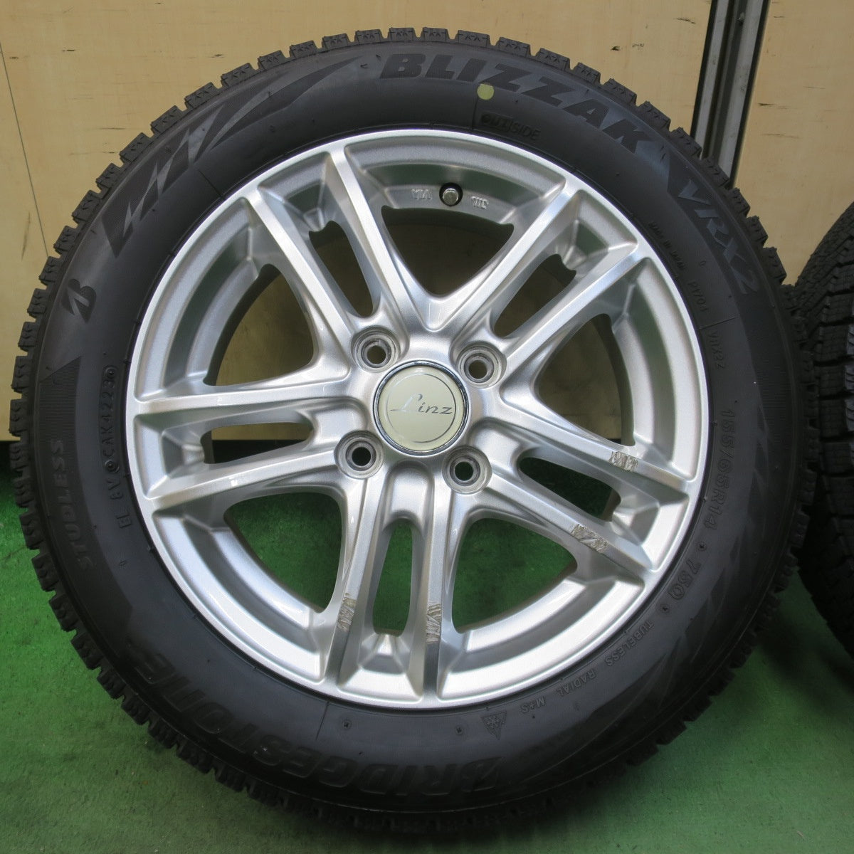 バリ溝！23年！9.5分以上★スタッドレス 155/65R14 ブリヂストン ブリザック VRX2 Linz 社外 アルミ 14インチ PCD100/4H★6022114イス