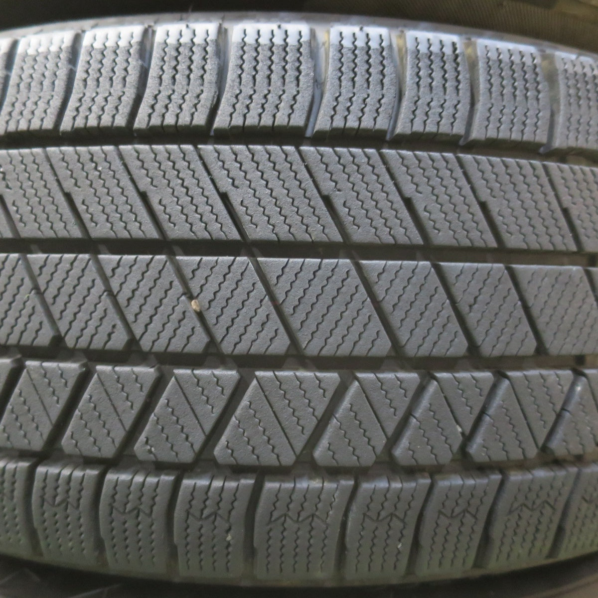 バリ溝！23年！キレイ！9.5分★ホンダ RV ヴェゼル 純正 215/60R16 スタッドレス ブリヂストン ブリザック VRX3 16インチ PCD114.3/5H★6032305イス