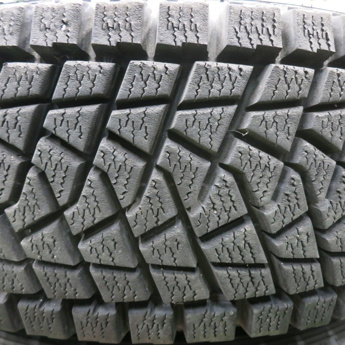 バリ溝！9分★スタッドレス 30×9.50R15LT 6PR 104Q ブリヂストン ブリザック DM-Z3 EMR PRODUCT 社外 アルミ 15インチ PCD139.7/6H★5011207HAス