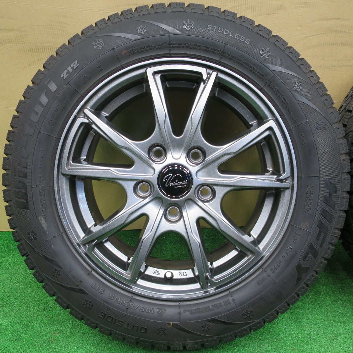 バリ溝！22年！キレイ！ほぼ10分★スタッドレス 195/65R15 ハイフライ Win-turi 212 Verthandi ヴェルザンディ ヴェルサンディ 15インチ PCD114.3/5H★5120304NKス
