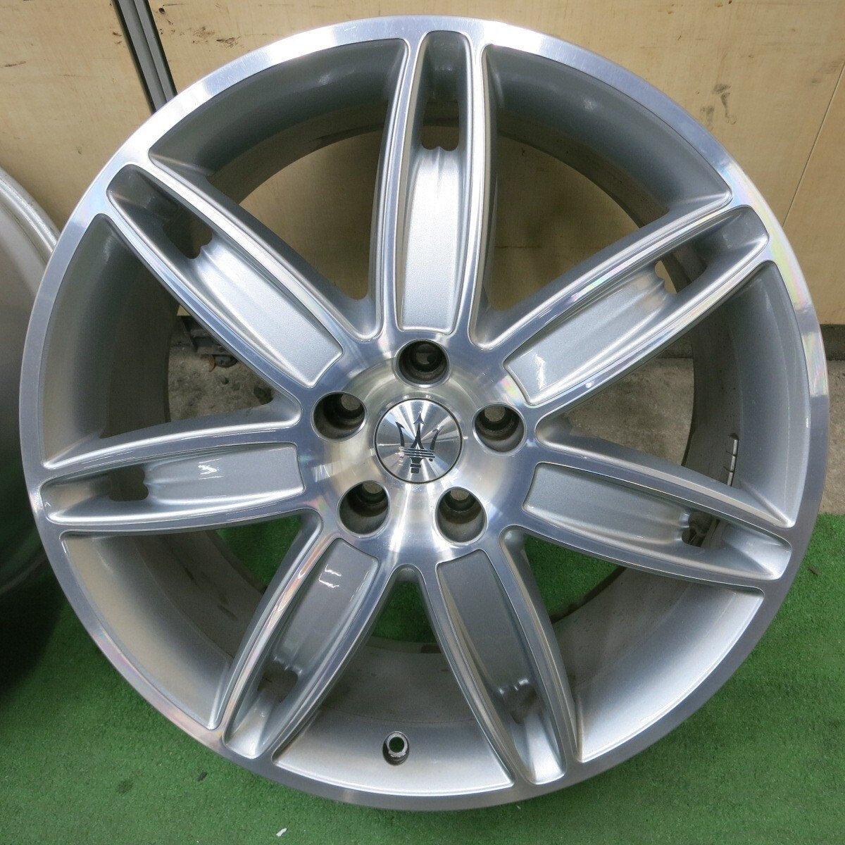 キレイ★マセラティ クアトロポルテ 純正 ホイール 20インチ 8.5J×20 10.5J×20 PCD114.3/5H★5040103ナホ