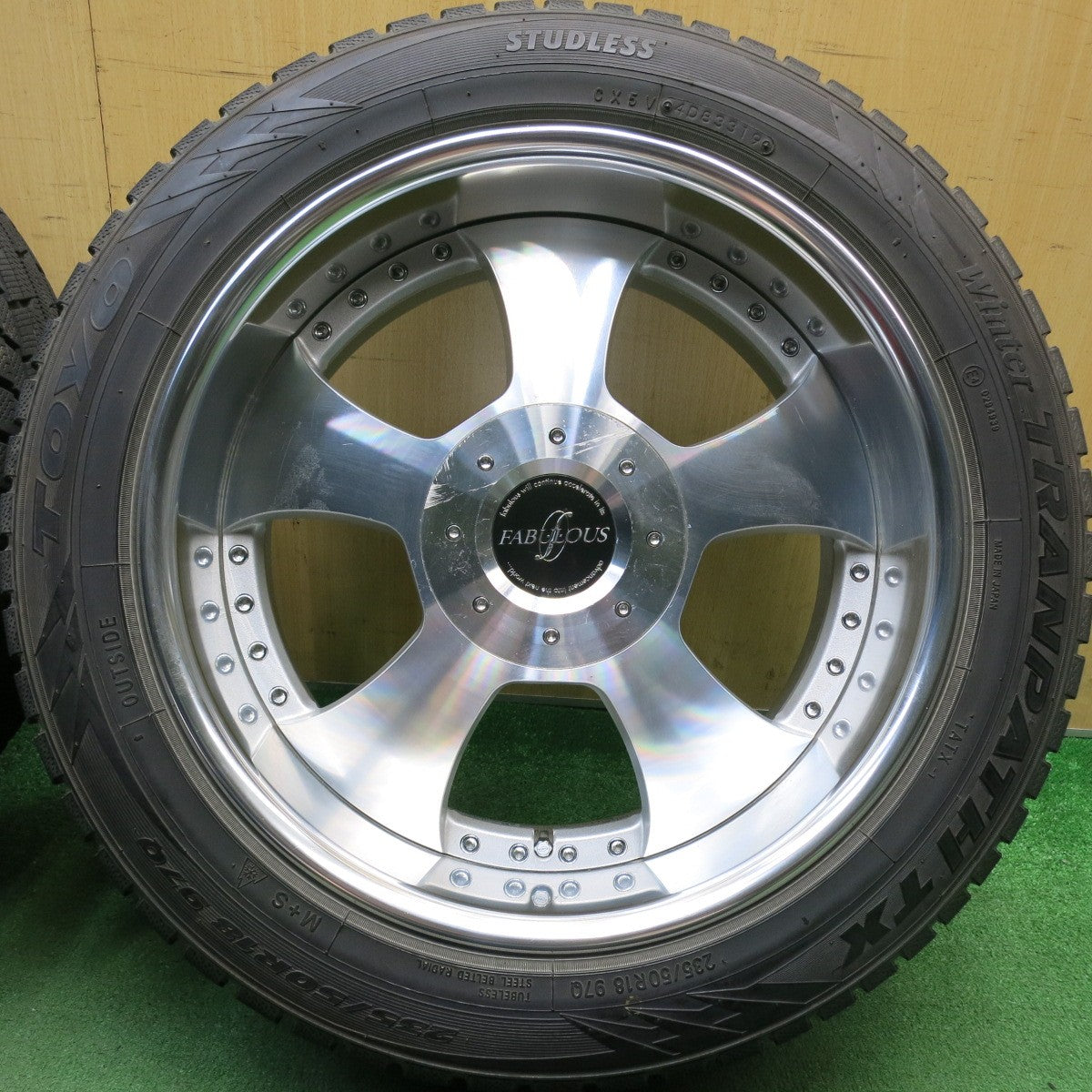バリ溝！9.5分！付属品付き★スタッドレス 235/50R18 トーヨー ウインター トランパス TX FABULOUS PROFOUND ファブレス 18インチ PCD114.3/4H 5H マルチ★6051415HAス
