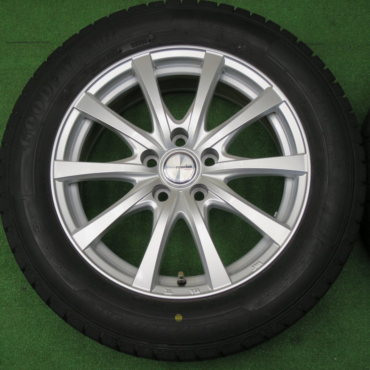 バリ溝！23年！キレイ！9.5分以上★スタッドレス 215/60R17 グッドイヤー アイスナビ7 ravrion RS01 ラブリオン 17インチ PCD114.3/5H★6040308NKス