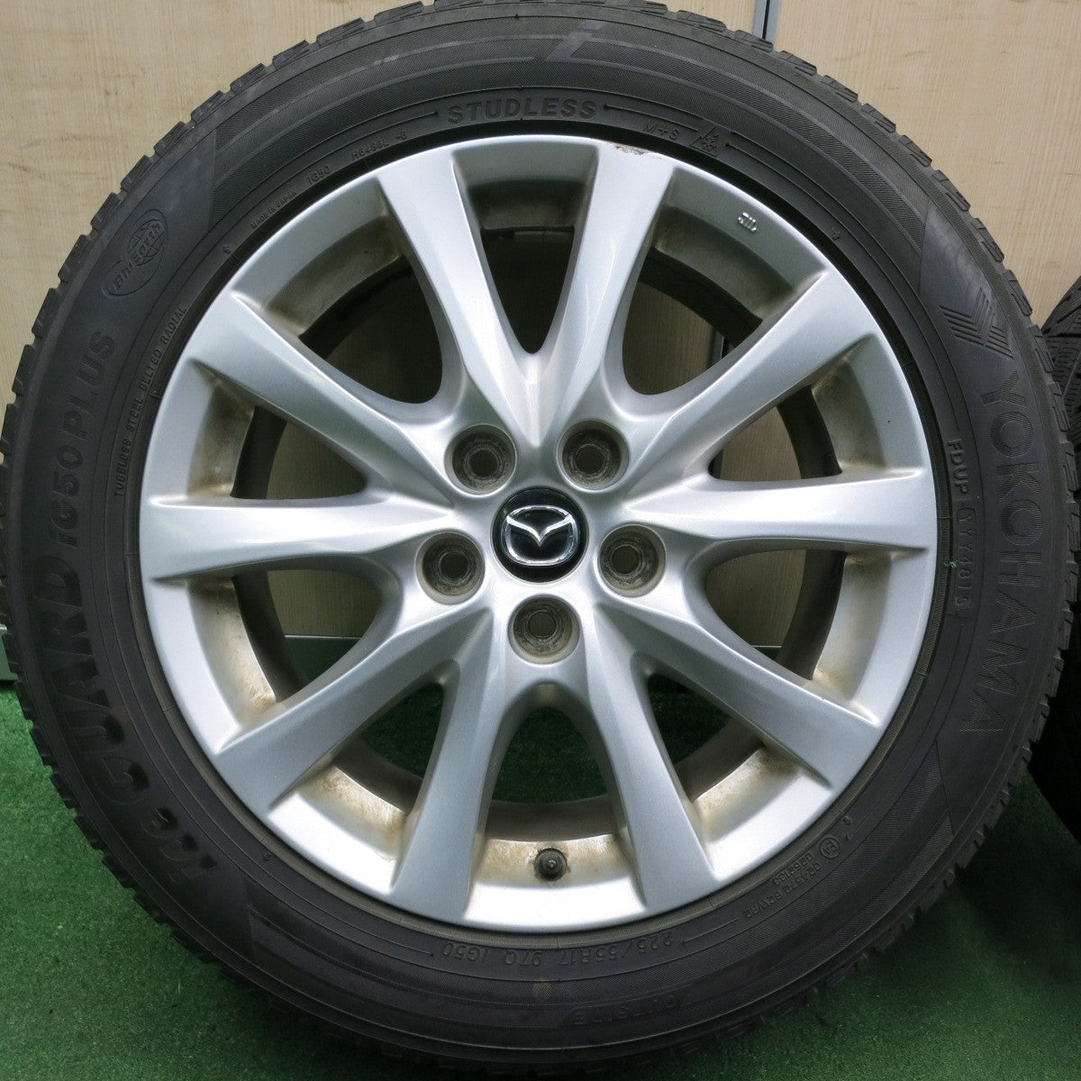 *送料無料* バリ溝！8.5分★マツダ アテンザ ワゴン 純正 225/55R17 スタッドレス ヨコハマ アイスガード iG50 プラス PCD114.3/5H★4051904HAス