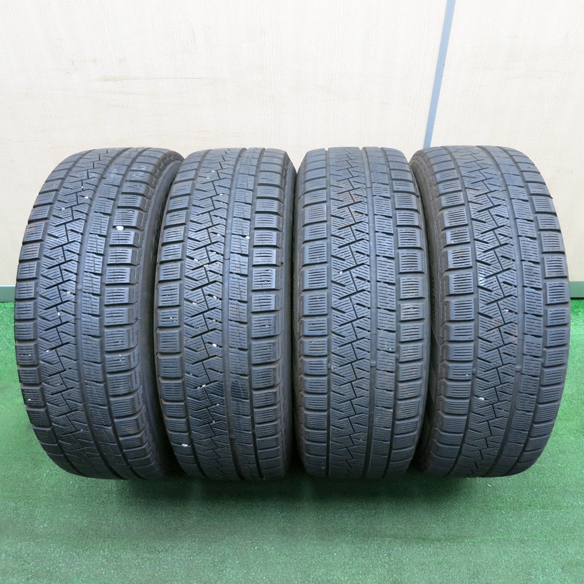 *送料無料* 4本価格★ベンツ 等 MAK 205/60R16 スタッドレス ピレリ アイスアシンメトリコ プラス 16インチ PCD112/5H★4041704TNス