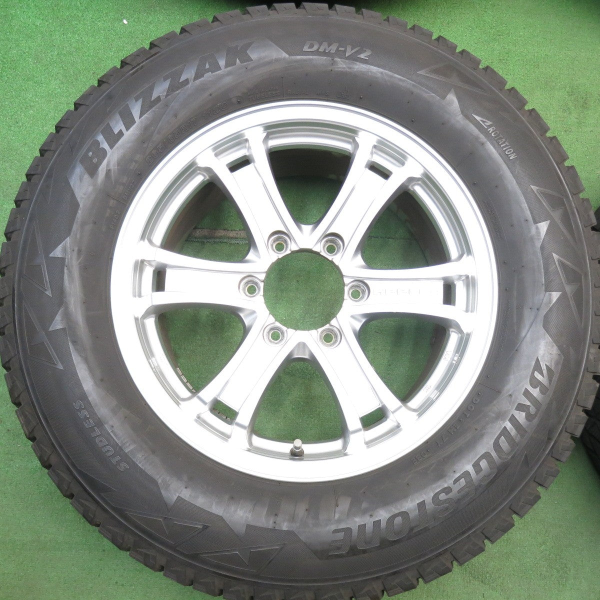 バリ溝！8.5分★KEELER FORCE 265/65R17 スタッドレス ブリヂストン ブリザック DM-V2 キーラー フォース 17インチ PCD139.7/6H★6050208HAス