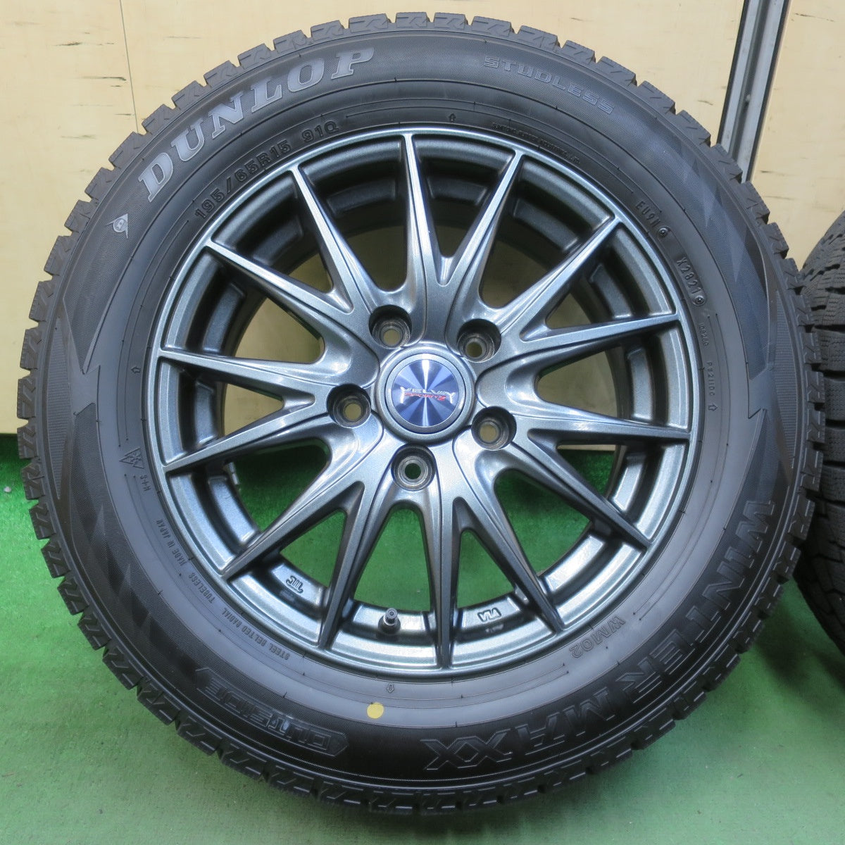 バリ溝！21年！キレイ！9分★スタッドレス 195/65R15 ダンロップ ウインターマックス WM02 VELVA SPORTZ ヴェルヴァ 15インチ PCD114.3/5H★5111110イス