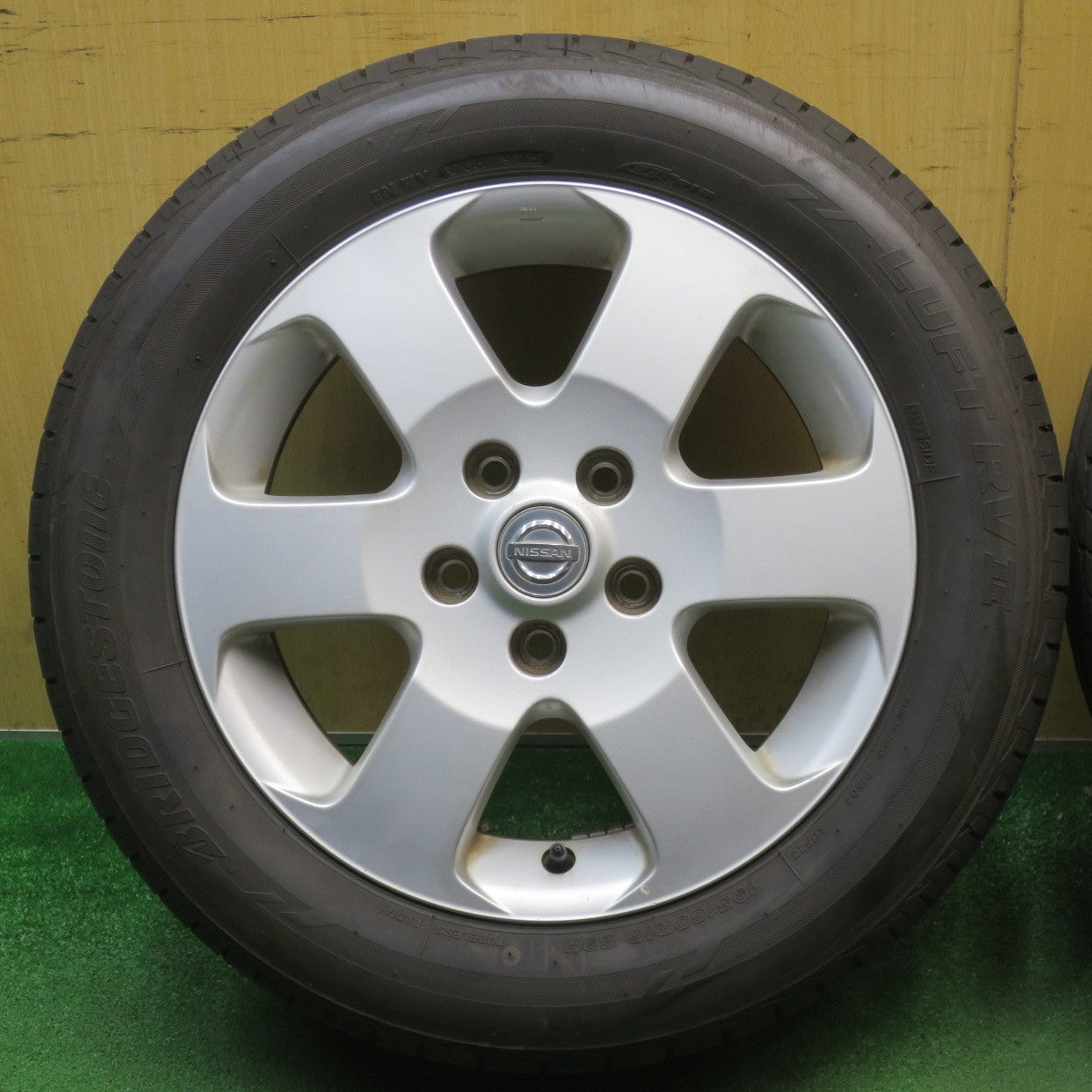 バリ溝！25年！9.5分★日産 セレナ 純正 195/60R16 ブリヂストン LUFT RVⅡ RV2 16インチ PCD114.3/5H★6041404NJノ