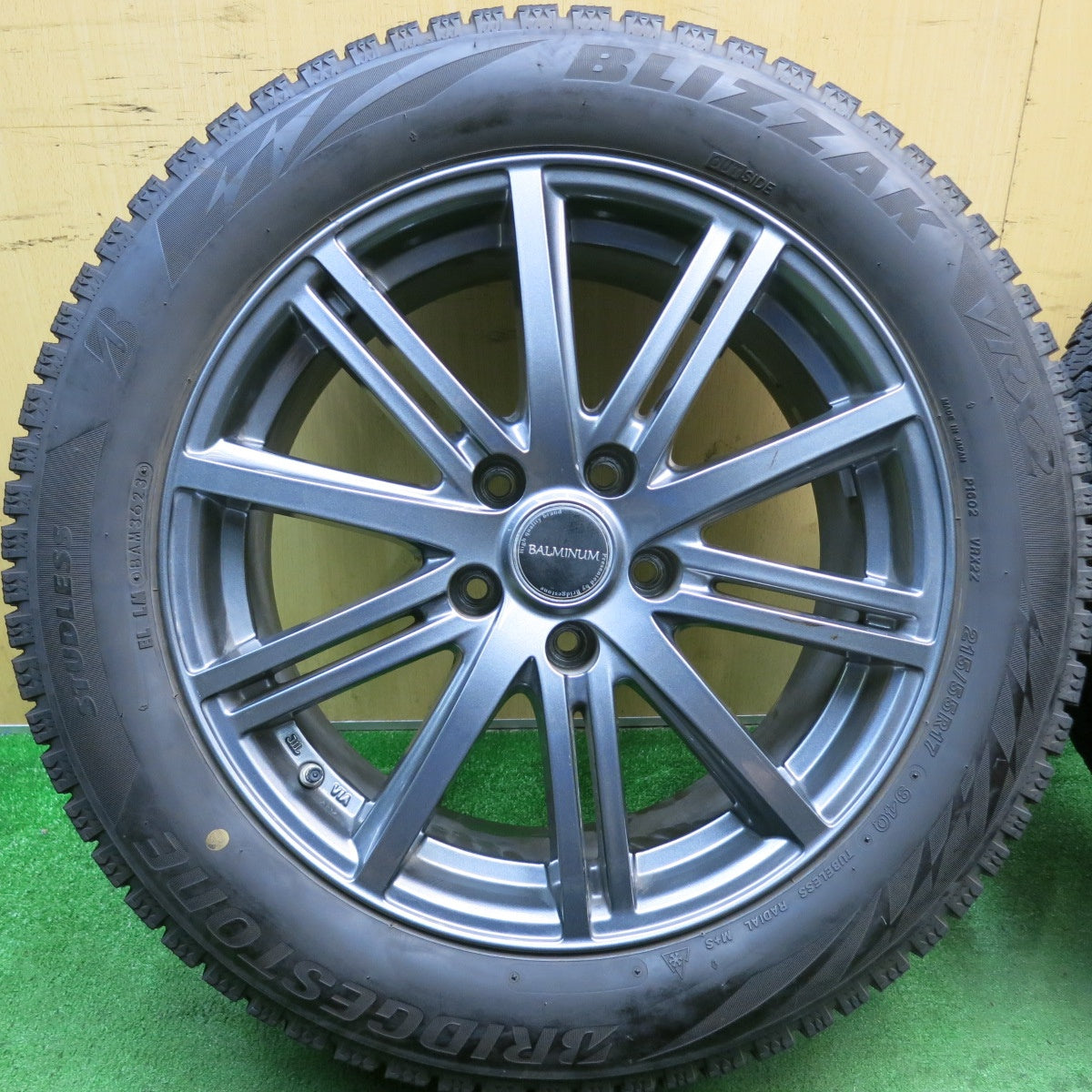 バリ溝！23年！9.5分★スタッドレス 215/55R17 ブリヂストン ブリザック VRX2 BALMINUM バルミナ 17インチ PCD114.3/5H★5081302AKス