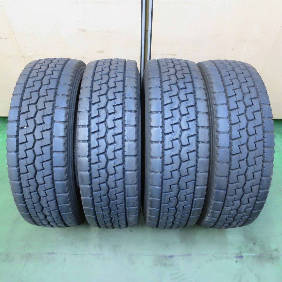 バリ溝！24年！9分★トラック 高荷重 トレーラー 等 タイヤ 235/70R17.5 136/134J トーヨー M626 オールシーズン ミックス 17.5インチ★6072905イスタ