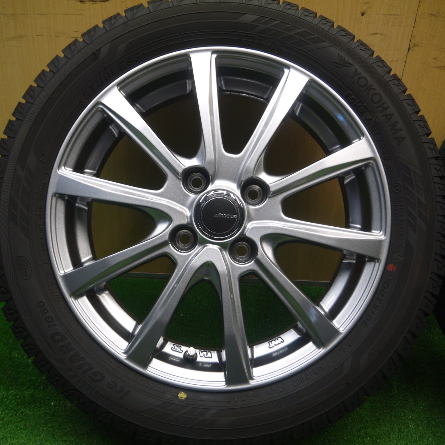 [送料無料] バリ溝！23年！キレイ！ほぼ10分★スタッドレス 165/60R15 ヨコハマ アイスガード iG60 MiLLOUS ミルアス ソリオ ハスラー 等 PCD100/4H★4111301Hス