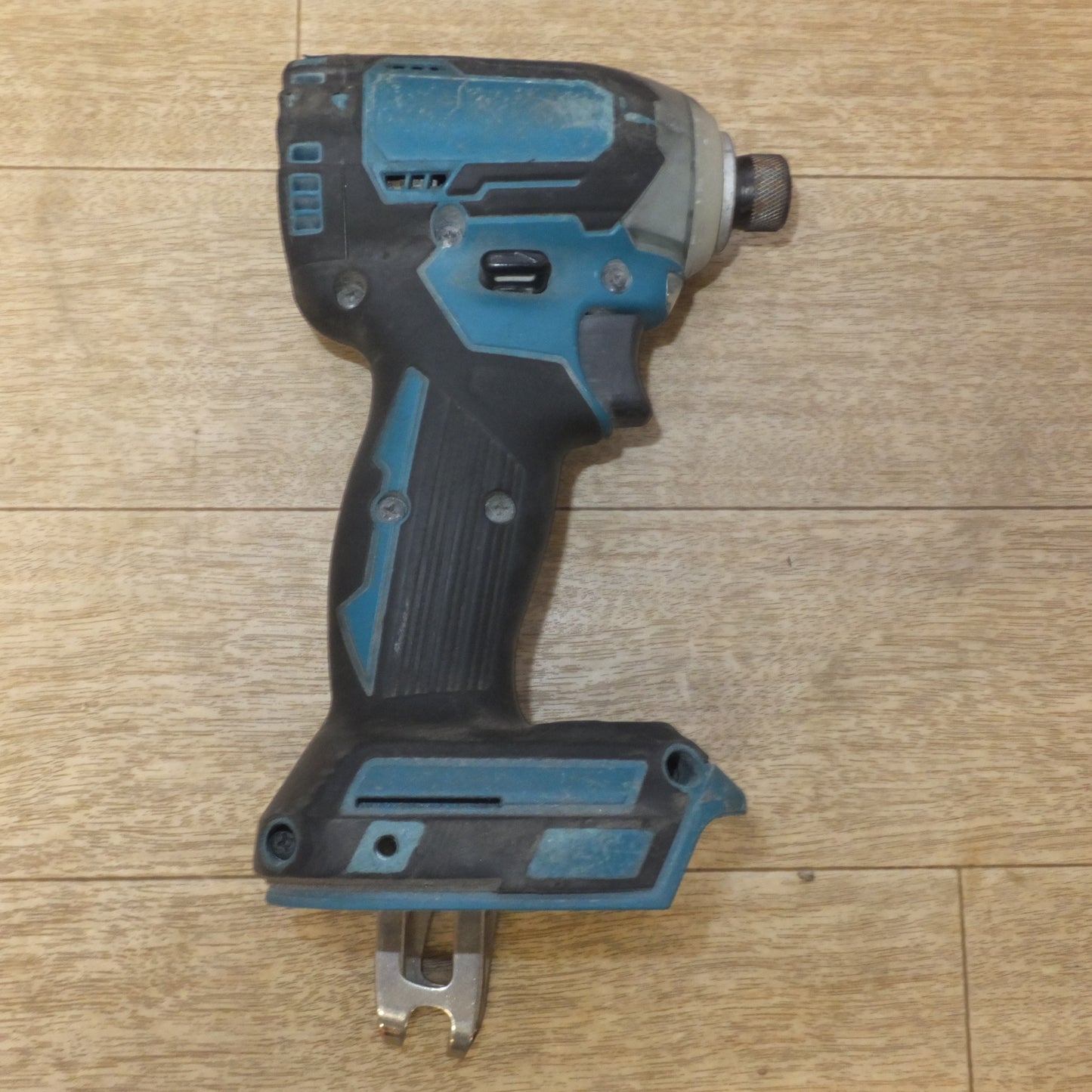 [送料無料] ★マキタ makita 充電式インパクトドライバ TD170D(?) 18V　本体のみ★