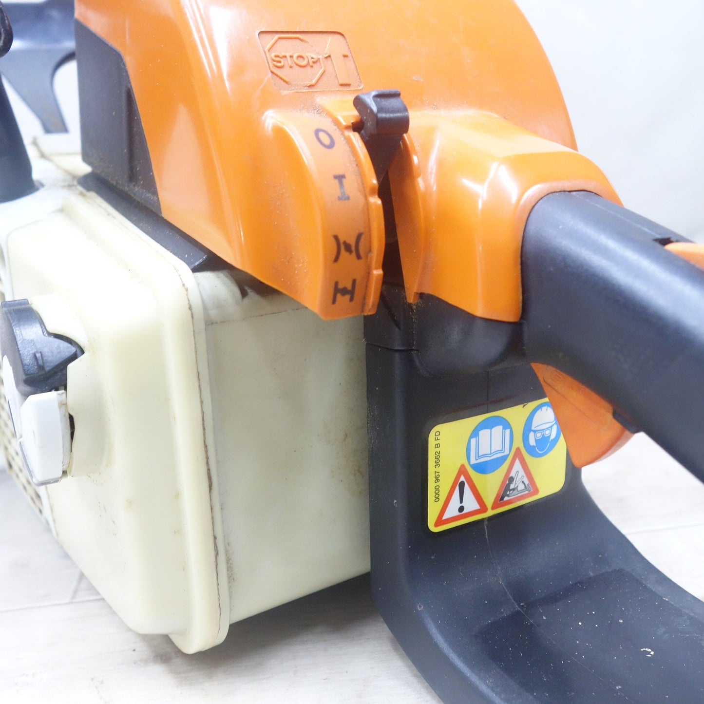 [送料無料] ◆スチール STIHL エンジン チェーンソー MS200 チェンソー 切断機 軽量◆