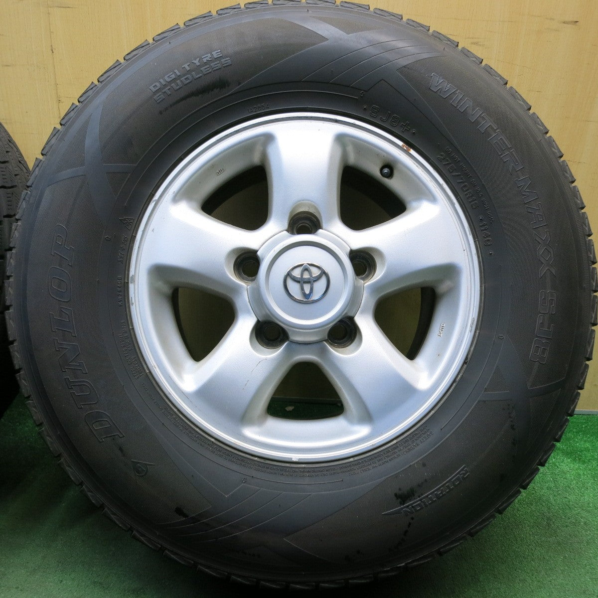 バリ溝！8.5分★トヨタ ランクル 100 純正 275/70R16 スタッドレス ダンロップ ウインターマックス SJ8 SJ8+ 16インチ PCD150/5H★6053109HAス