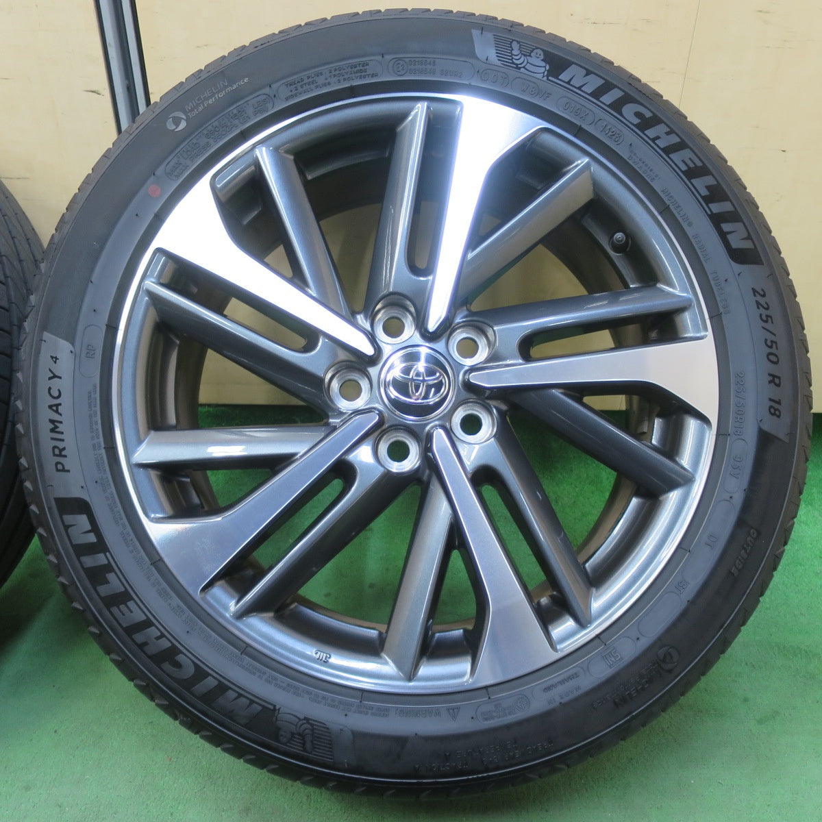 バリ溝！23年！キレイ！9分★トヨタ カローラ クロス Zグレード 純正 225/50R18 ミシュラン プライマシー4 18インチ PCD114.3/5H★5050810イノ