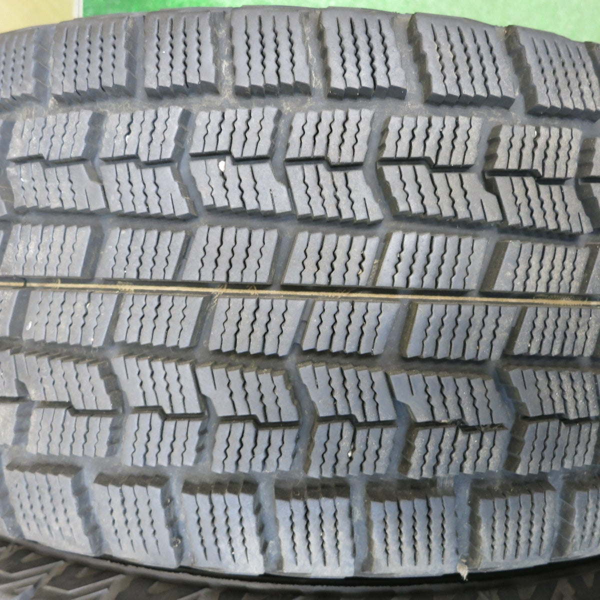 バリ溝！キレイ！9.5分★スタッドレス 225/50R18 グッドイヤー アイスナビ ZEA SCHNEIDER シュナイダー 18インチ PCD114.3/5H★6012203HAス