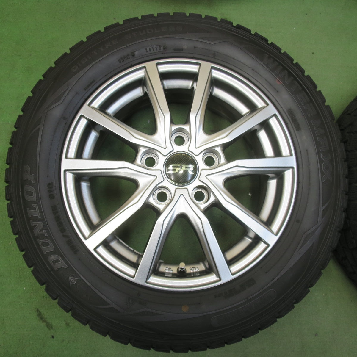 バリ溝！キレイ！8.5分★スタッドレス 195/65R15 ダンロップ ウインターマックス WM01 STRANGER ストレンジャー 15インチ PCD114.3/5H★5112109イス