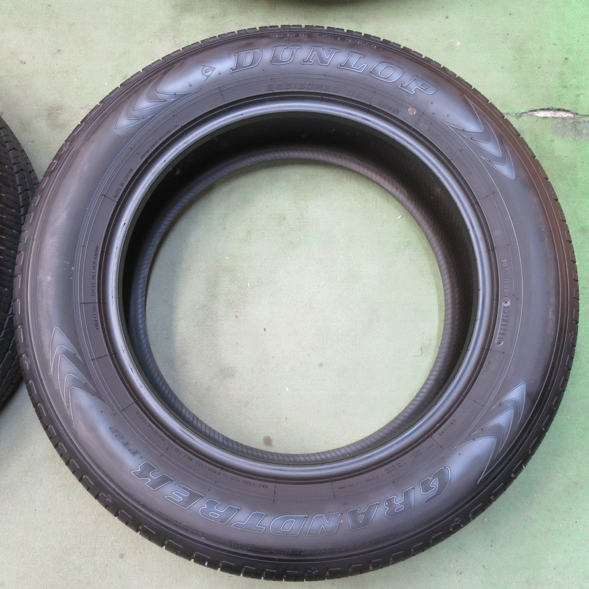 バリ溝！24年！9.5分◎265/60R20 ダンロップ グラントレック PT22 タイヤ 20インチ ランクル 250 プラド タンドラ セコイヤ 等◎6082801イノタ