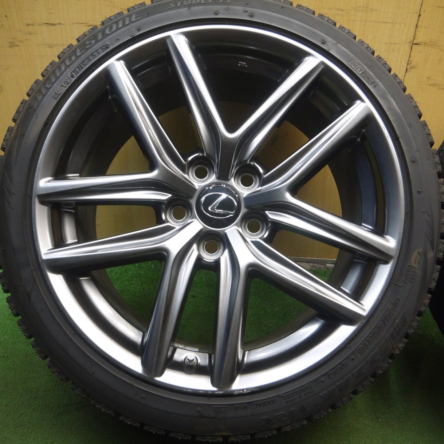 *送料無料* センサー付！バリ溝！8.5分★レクサス IS300h Fスポーツ 純正 225/40R18 255/35R18 スタッドレス ブリヂストン VRX PCD114.3/5H★4032505Hス