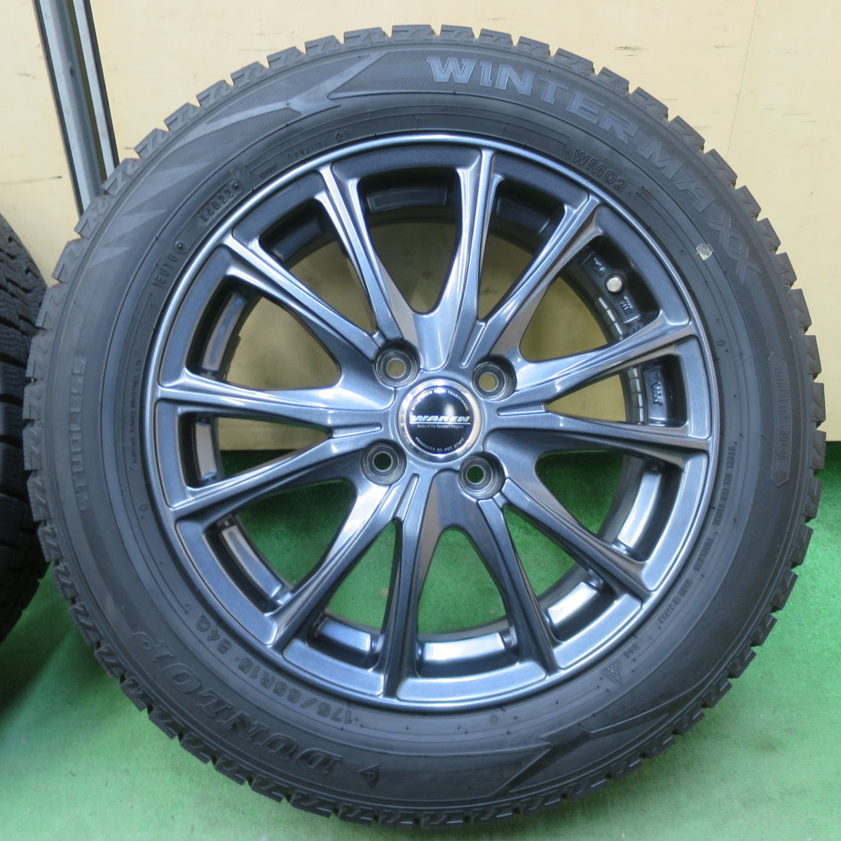 バリ溝！22年！キレイ！9.5分★スタッドレス 175/65R15 ダンロップ ウインターマックス WM02 WAREN ヴァーレン 15インチ PCD100/4H★6022816イス