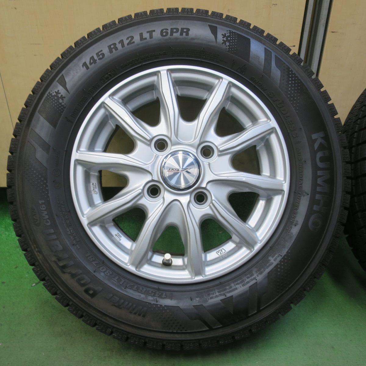 バリ溝！キレイ！9.5分◎スタッドレス 145R12 80/78L クムホ ウインター PorTran CE61 VAN JOKER ジョーカー 12インチ PCD100/4H◎6091101イス