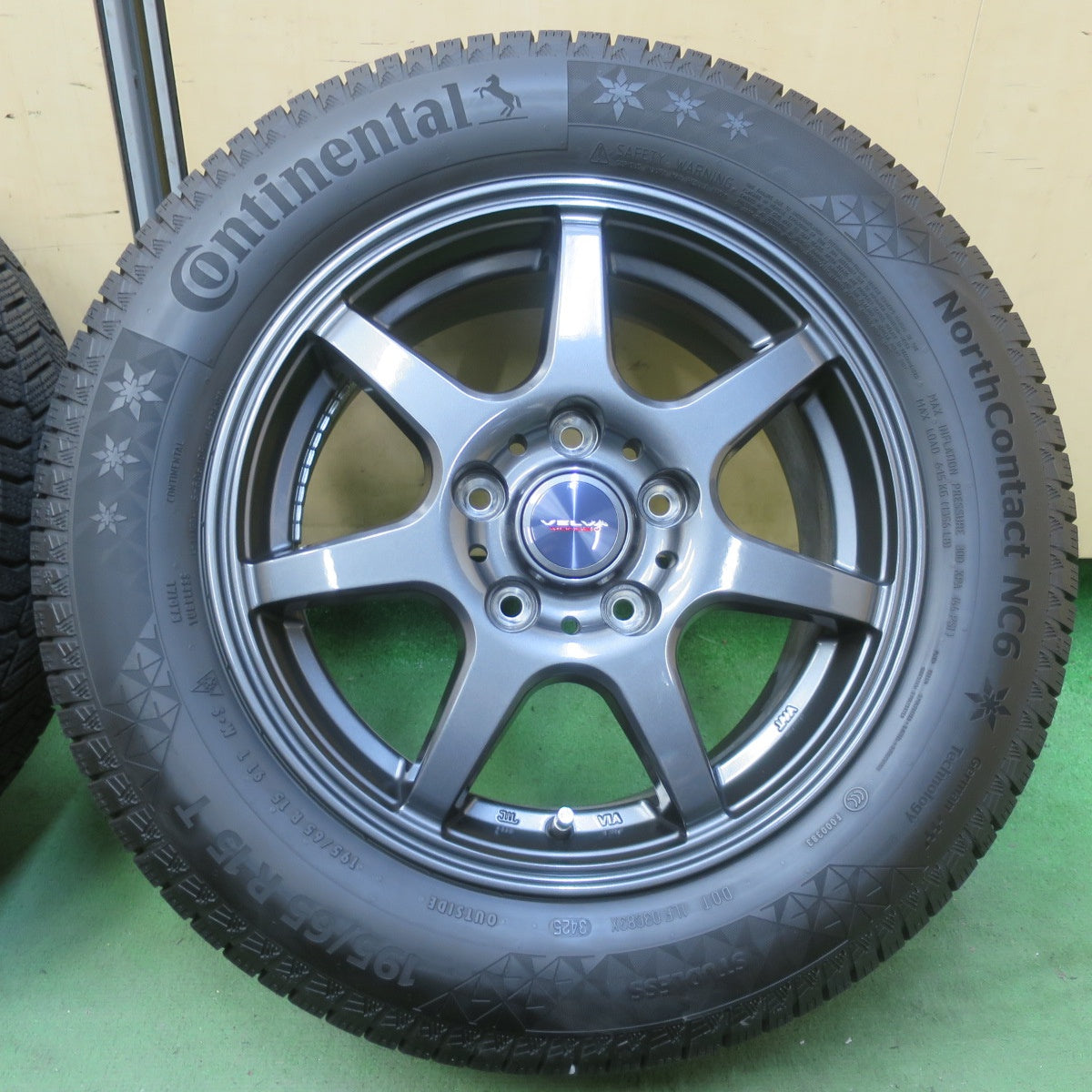 バリ溝！25年！キレイ！ほぼ10分◎スタッドレス 195/65R15 コンチネンタル ノースコンタクト NC6 VELVA WONDER ヴェルヴァ ワンダー 15インチ PCD114.3/5H◎6062409イス