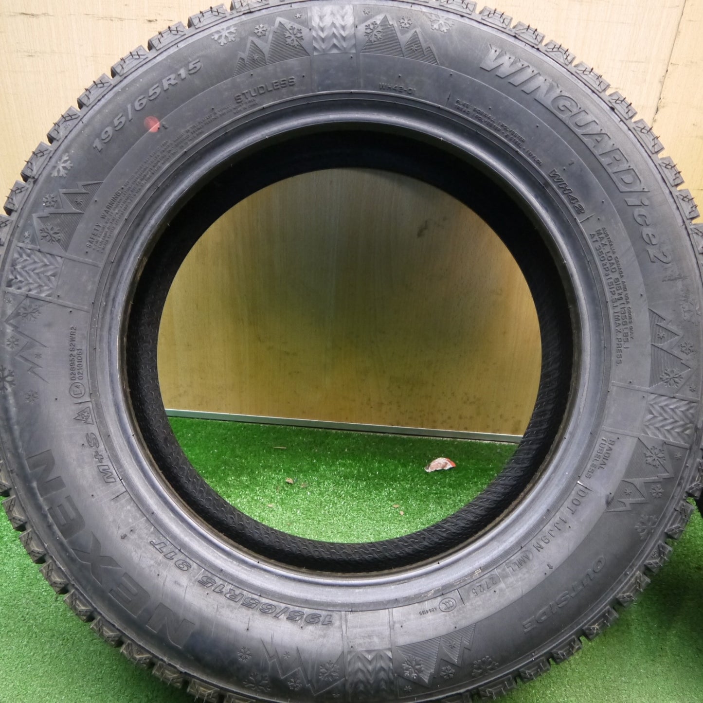未使用！25年★スタッドレス 195/65R15 ネクセン ウィンガード アイス2 タイヤ 15インチ プリウス カローラスポーツ 等★6050807Hスタ