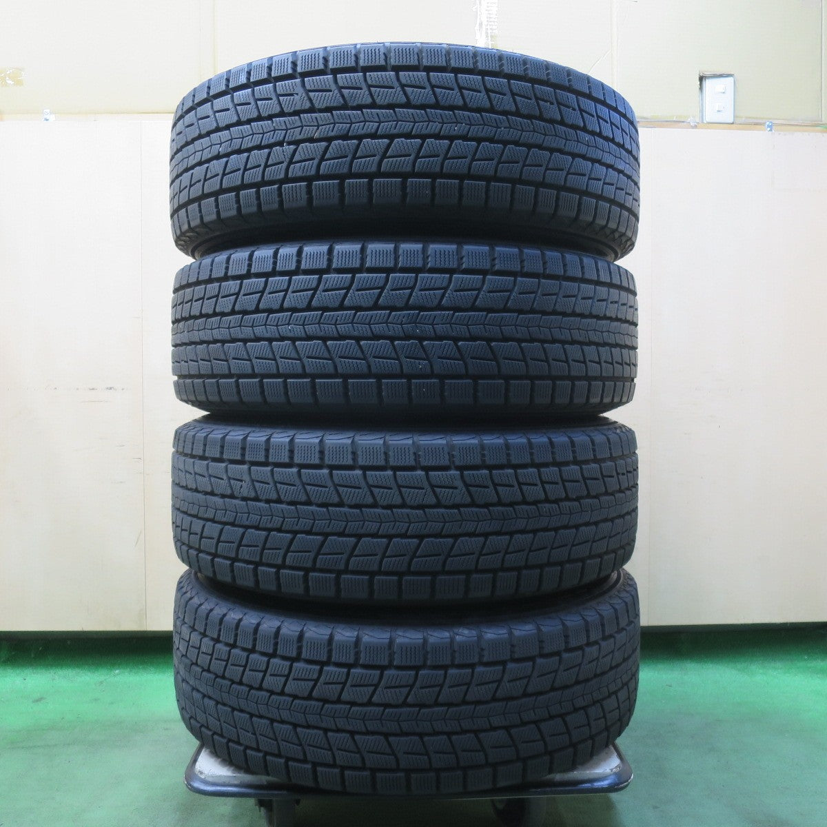 バリ溝！キレイ！9分★トヨタ 80系 ハリアー Gグレード 純正 225/60R18 スタッドレス ダンロップ ウインターマックス SJ8 18インチ PCD114.3/5H★5122906イス