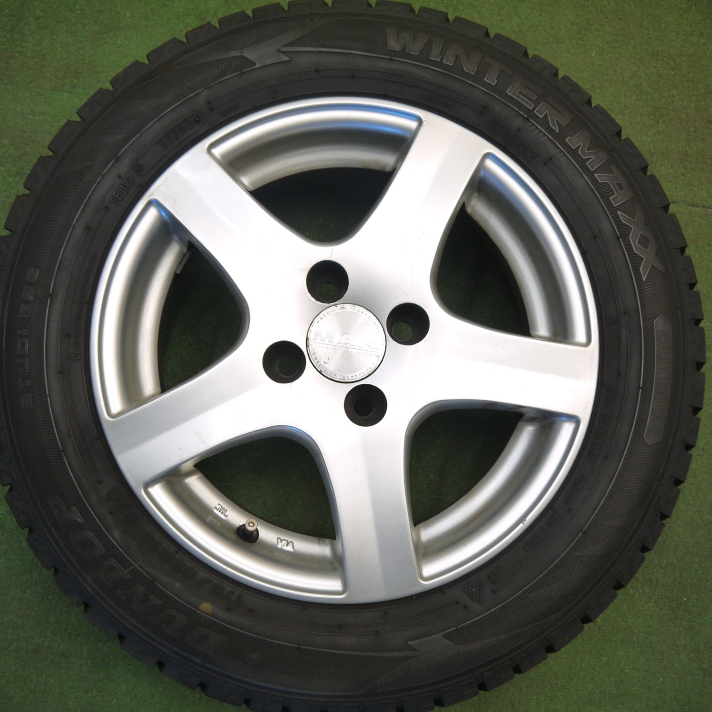 バリ溝！24年！9.5分★FIAT フィアット 500 等 MAK FIX 175/65R14 スタッドレス ダンロップ ウインターマックス WM02 フィックス 14インチ PCD98/4H★6031709Hス