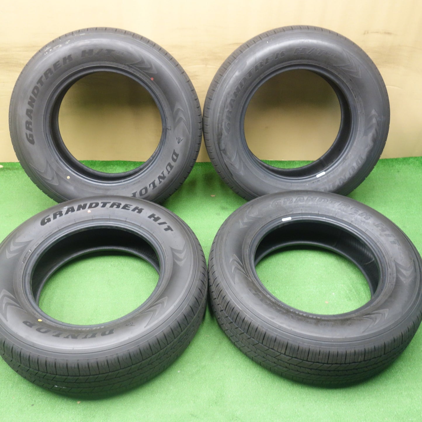 新車外し！26年★265/65R18 ダンロップ グラントレック H/T 31 タイヤ 18インチ ランクル 300 250 FJクルーザー エスカレード 等★6070502KTノタ
