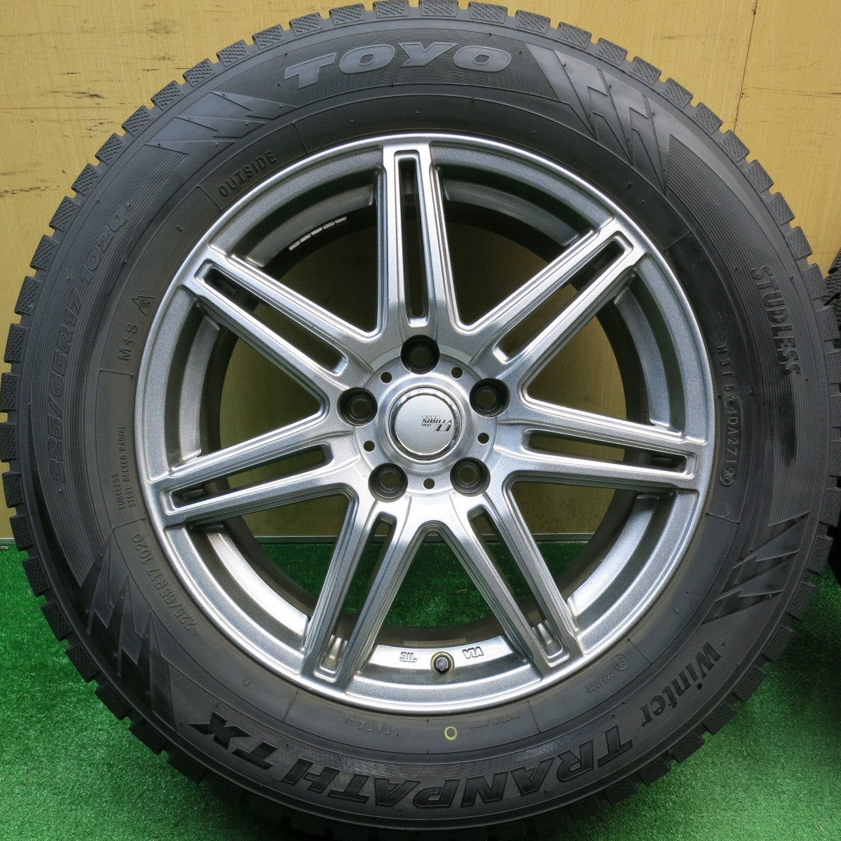 バリ溝！キレイ！9.5分★スタッドレス 225/65R17 トーヨー ウインター トランパス TX SIBILLA NEXT Z7 シビラ 17インチ PCD114.3/5H★5122012HAス