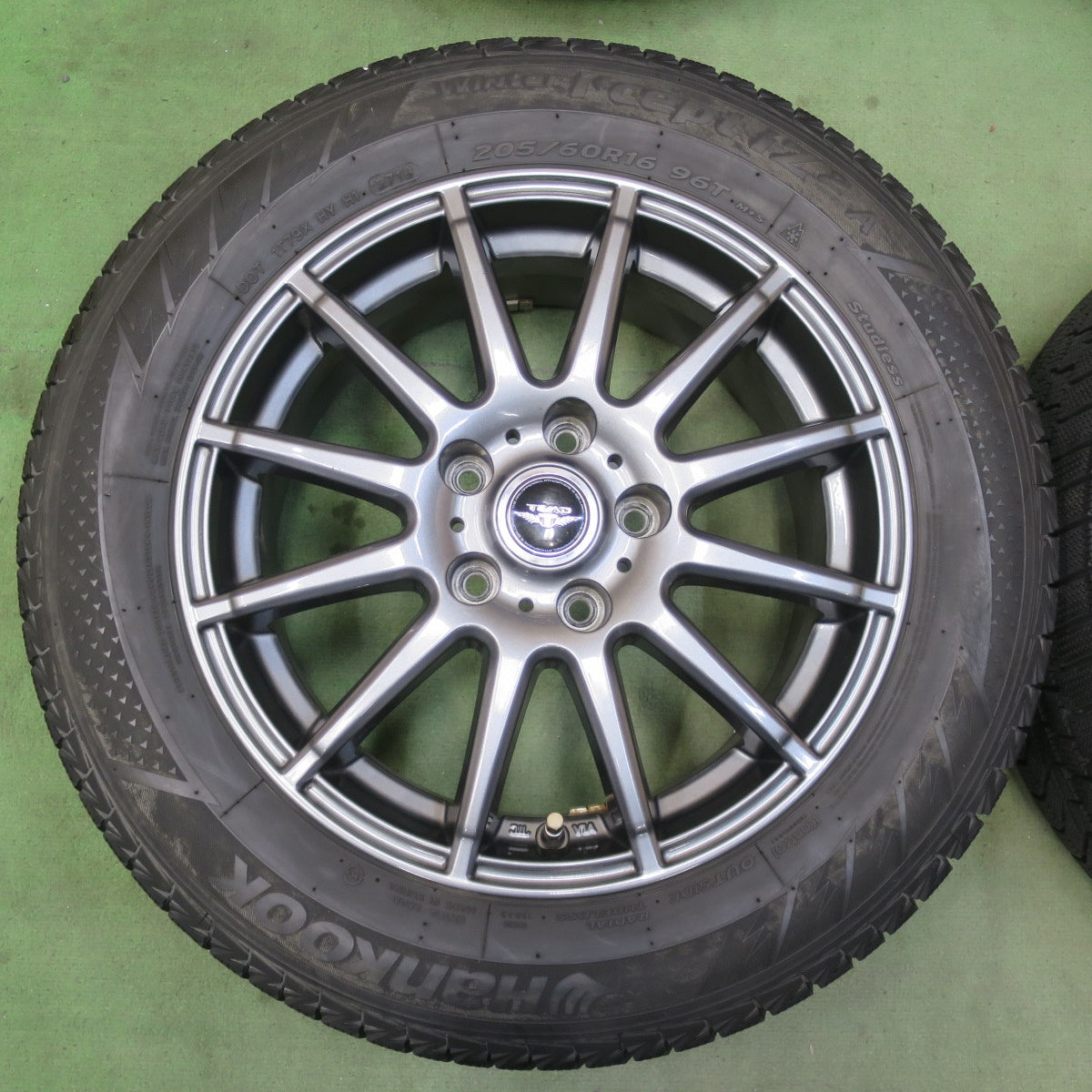 バリ溝！キレイ！9分★スタッドレス 205/60R16 ハンコック ウインター アイセプト IZ 2A TEAD テッド 16インチ PCD114.3/5H★6050520イス