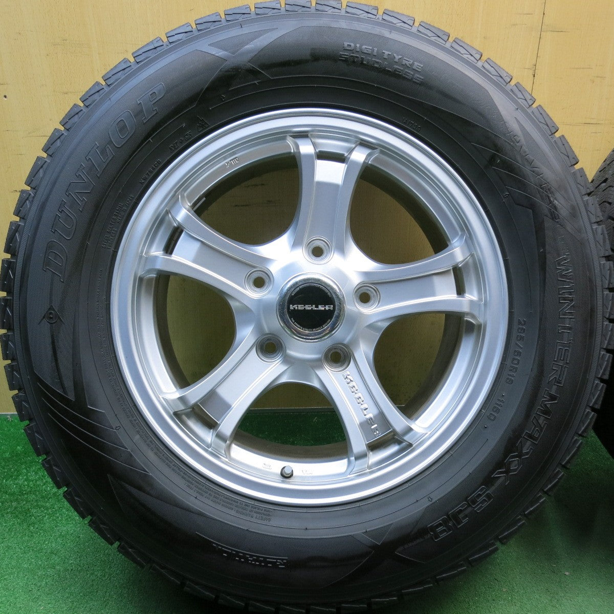 ほぼ未使用◎ランクル 等 KEELER FORCE 285/60R18 スタッドレス ダンロップ ウインターマックス SJ8 キーラー フォース 18インチ PCD150/5H◎6062801HAス