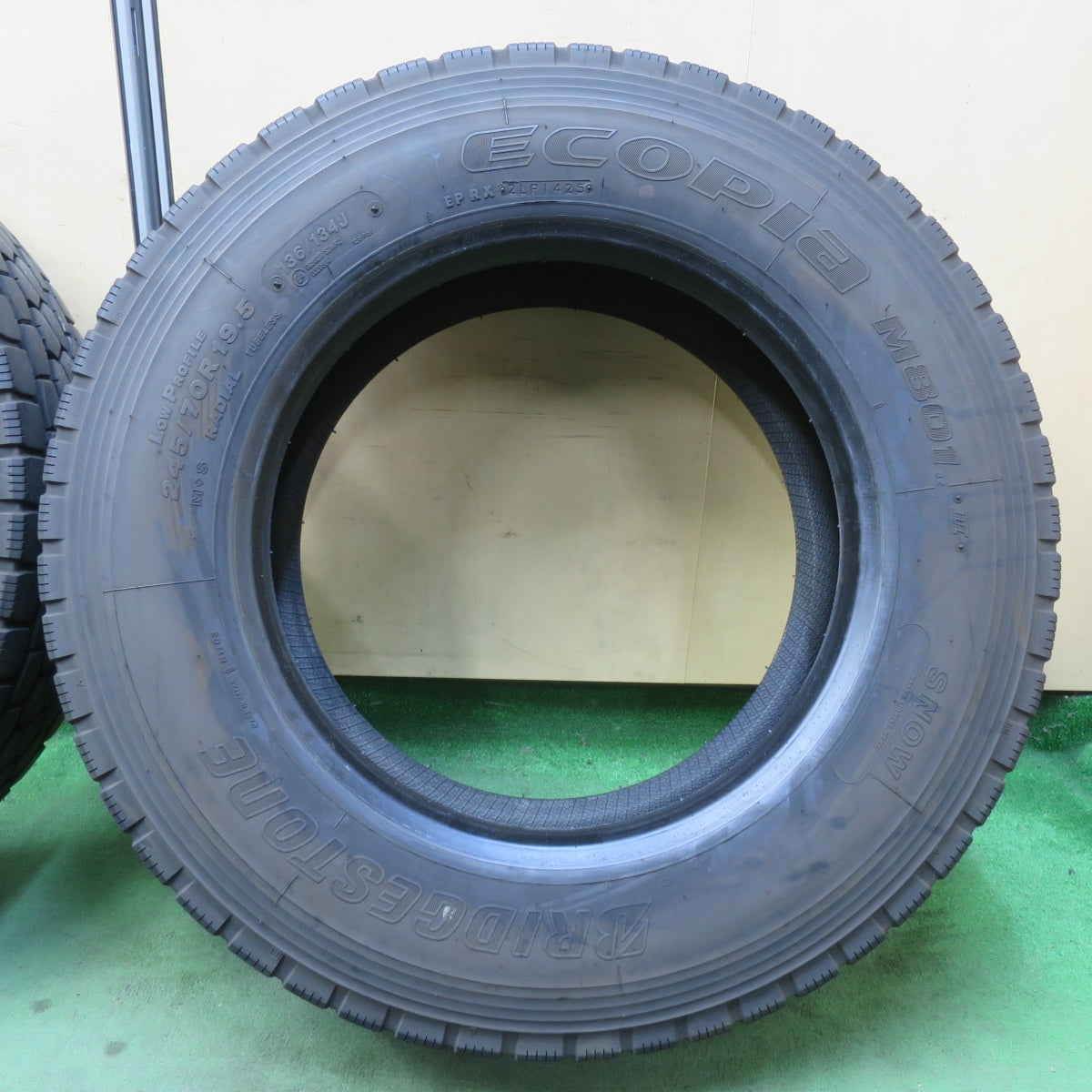 バリ溝！25年！9.5分★トラック タイヤ 245/70R19.5 136/134J ブリヂストン エコピア M801 Ⅱ ミックス オールシーズン 19.5インチ★6010919イスタ